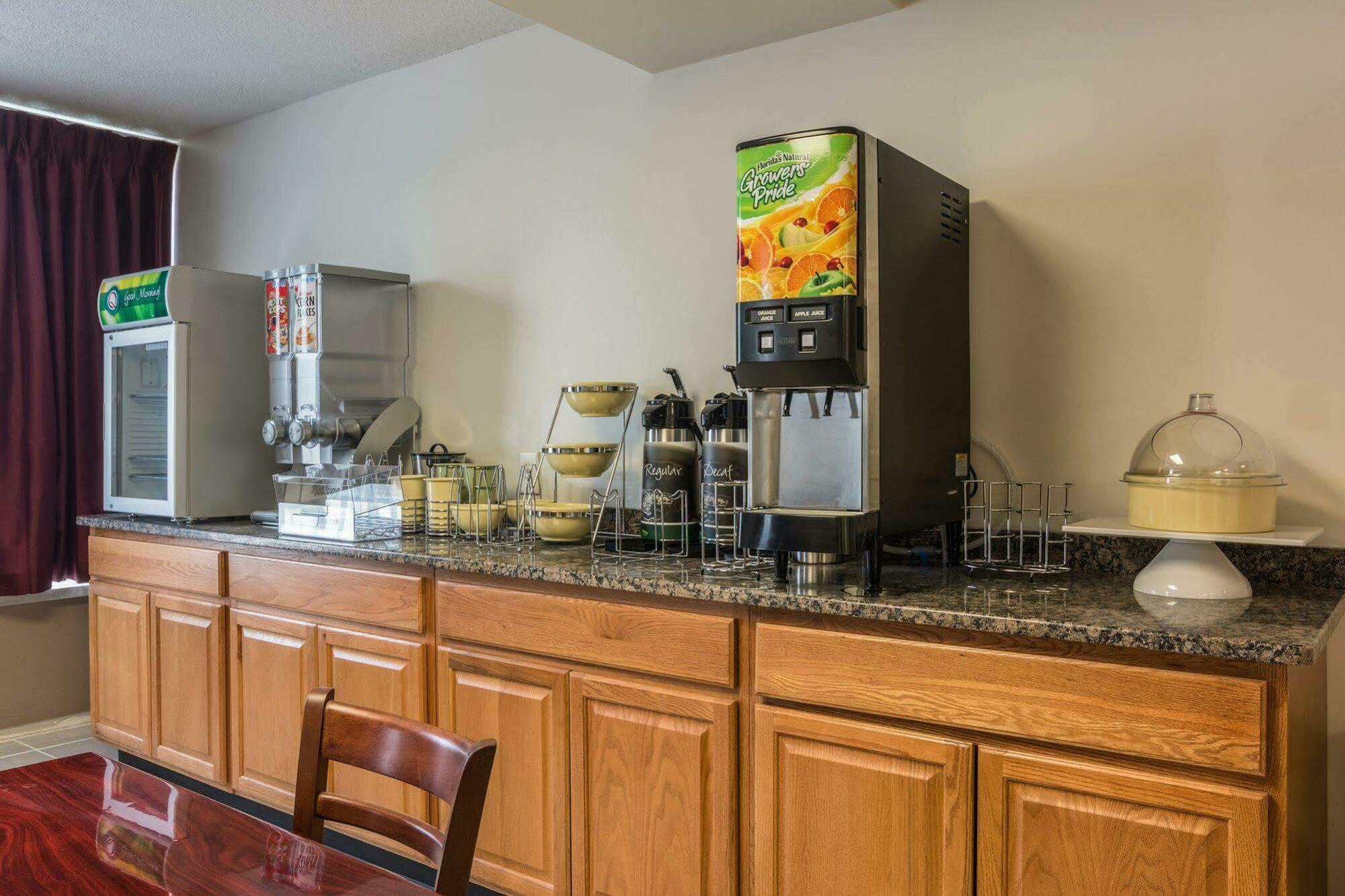 Days Inn By Wyndham Hartsfield Jackson Atlanta Airport West College Park Екстер'єр фото