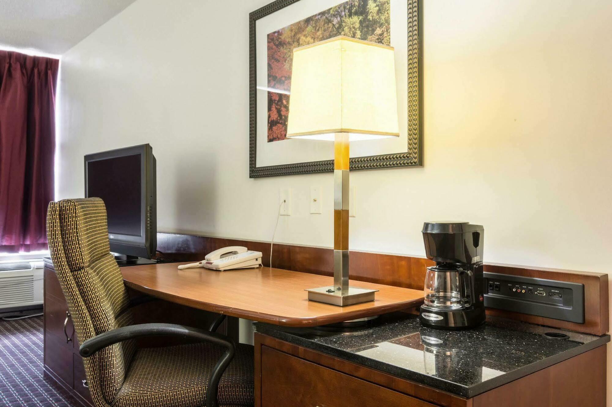 Days Inn By Wyndham Hartsfield Jackson Atlanta Airport West College Park Екстер'єр фото