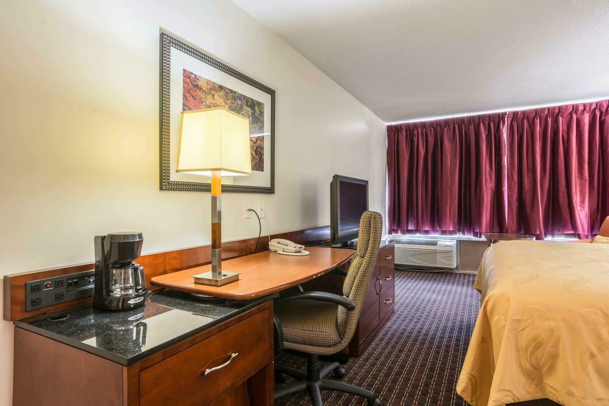 Days Inn By Wyndham Hartsfield Jackson Atlanta Airport West College Park Екстер'єр фото